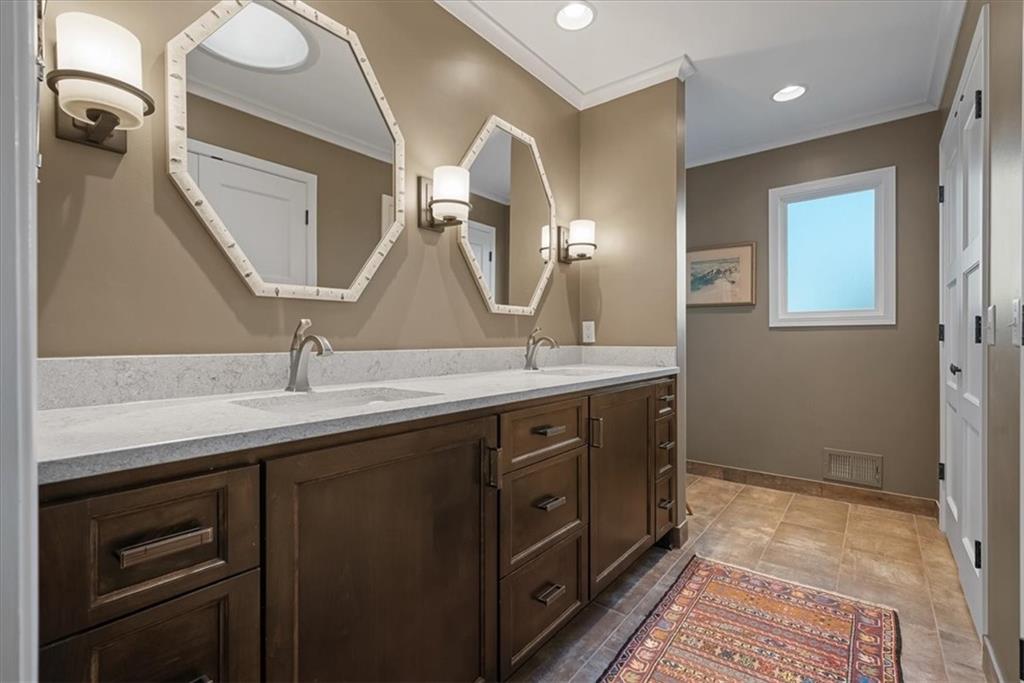 450 Hillcrest Road East Lake Quivira, KS 66217 - Photo 40 of 97