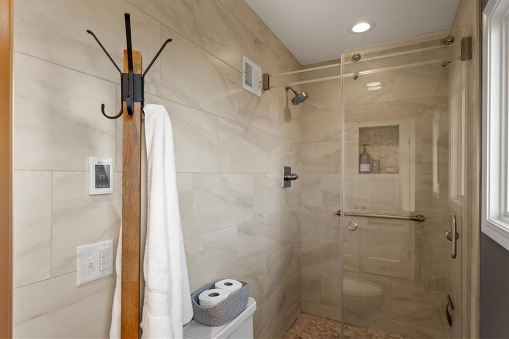 450 Hillcrest Road East Lake Quivira, KS 66217 - Photo 42 of 97