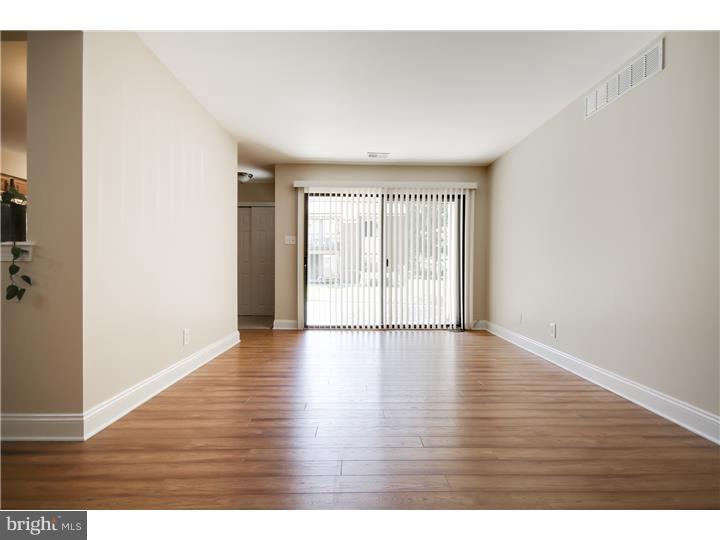 1475 Mt Holly Road, Unit D1 Edgewater Park, NJ 08010 - Photo 11 of 25 Living Room
