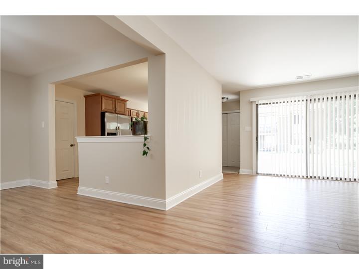 1475 Mt Holly Road, Unit D1 Edgewater Park, NJ 08010 - Photo 12 of 25 Living Room