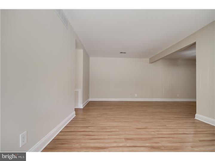 1475 Mt Holly Road, Unit D1 Edgewater Park, NJ 08010 - Photo 13 of 25 Living Room