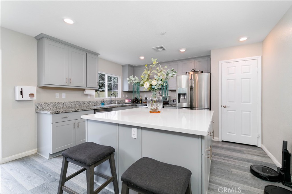 3682 Loheria Street Riverside, CA 92503 - Photo 11 of 37 Kitchen