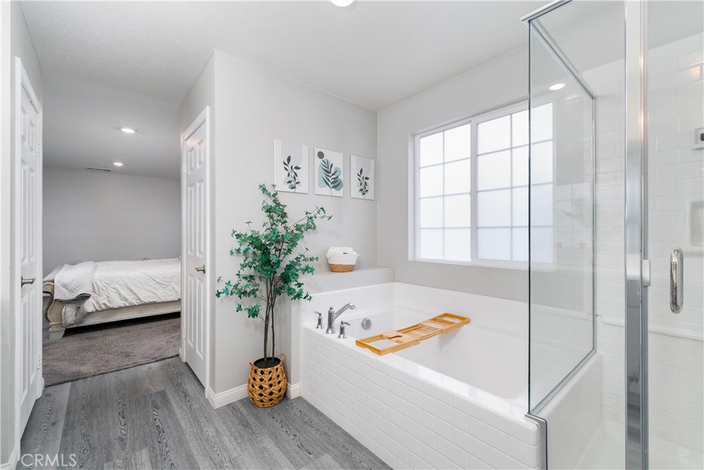 3682 Loheria Street Riverside, CA 92503 - Photo 17 of 37 Primary En-Suite