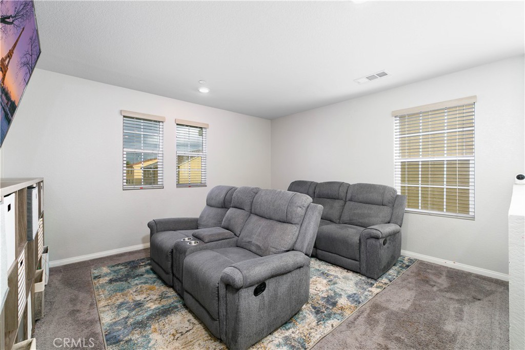 3682 Loheria Street Riverside, CA 92503 - Photo 27 of 37 Loft