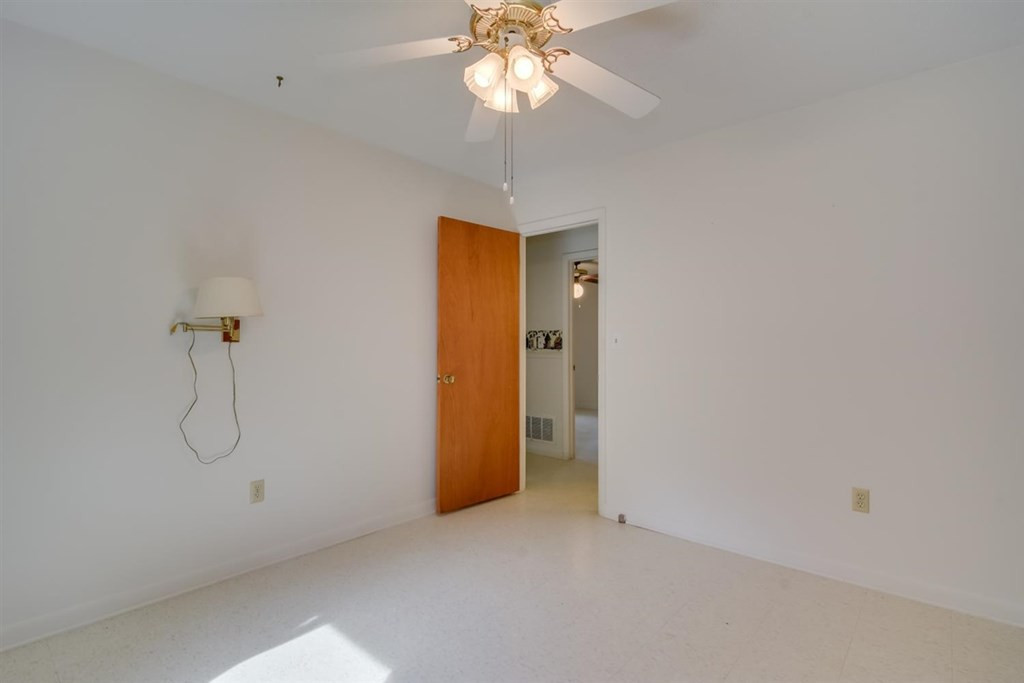 280 Marcia Street Williston, SC 29853 - Photo 29 of 33