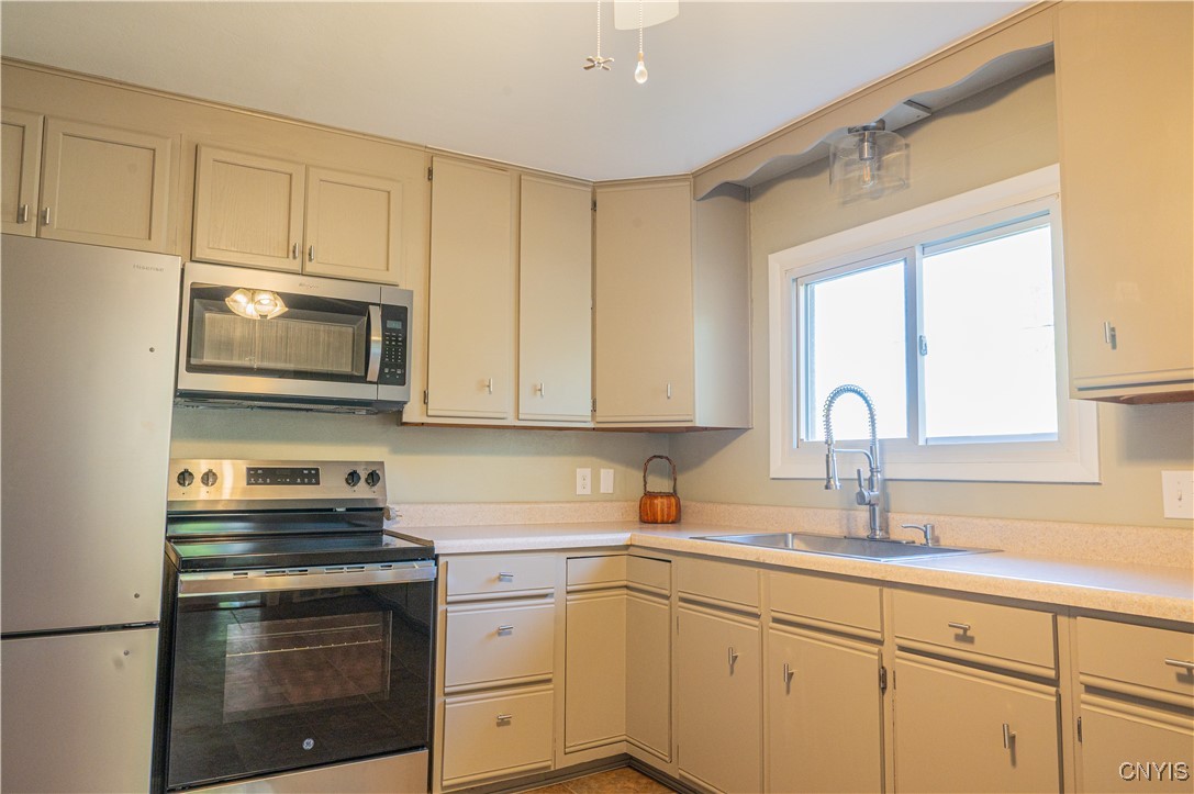 340 South Willow Street Oneida, NY 13421 - Photo 7 of 31