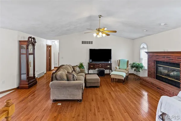 $345,000 | 911 Bayberry Lane, Red Bud, IL 62278
