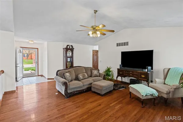 $345,000 | 911 Bayberry Lane, Red Bud, IL 62278