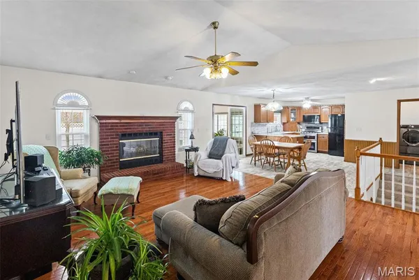 $345,000 | 911 Bayberry Lane, Red Bud, IL 62278