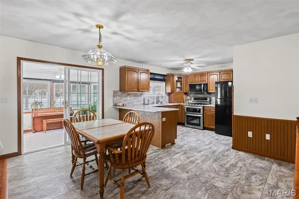 $345,000 | 911 Bayberry Lane, Red Bud, IL 62278