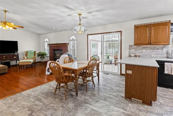 $345,000 | 911 Bayberry Lane, Red Bud, IL 62278