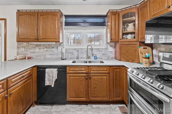 $345,000 | 911 Bayberry Lane, Red Bud, IL 62278