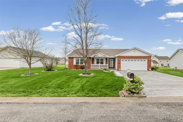 $345,000 | 911 Bayberry Lane, Red Bud, IL 62278