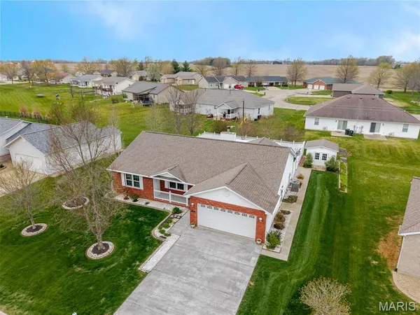 $345,000 | 911 Bayberry Lane, Red Bud, IL 62278