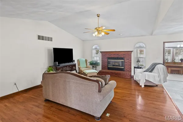 $345,000 | 911 Bayberry Lane, Red Bud, IL 62278