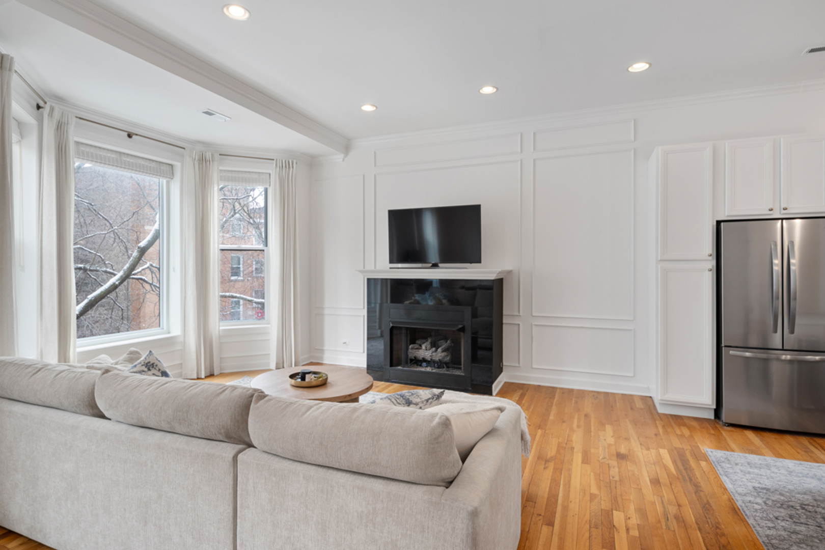 618 West Barry Avenue, Unit 2 Chicago, IL 60657 - Photo 7 of 21