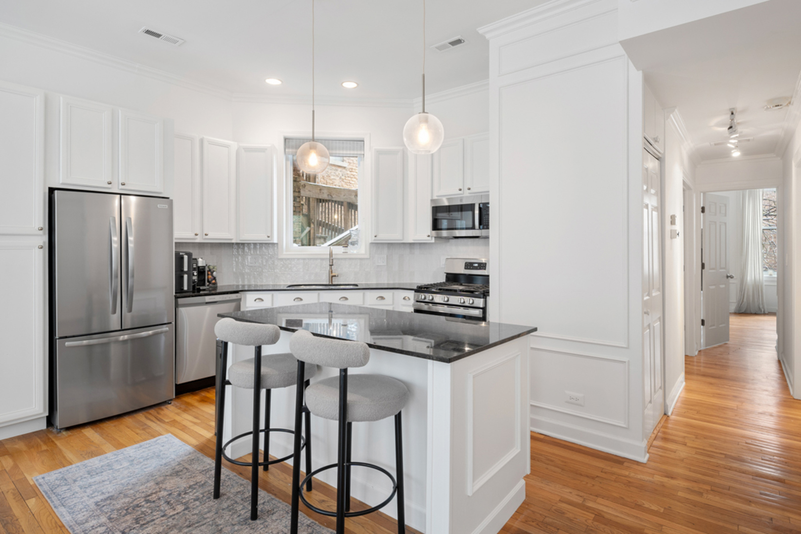 618 West Barry Avenue, Unit 2 Chicago, IL 60657 - Photo 9 of 21