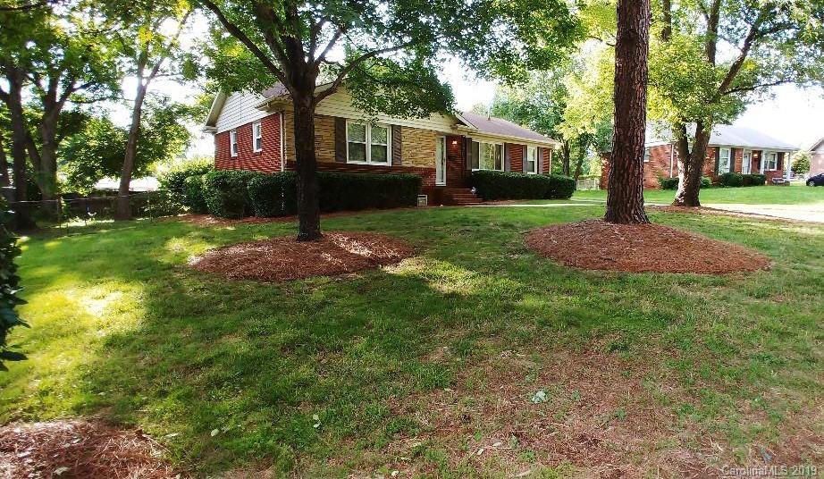 924 Ranch Road Charlotte, NC 28208 - Photo 1 of 14 Gallery Image 1