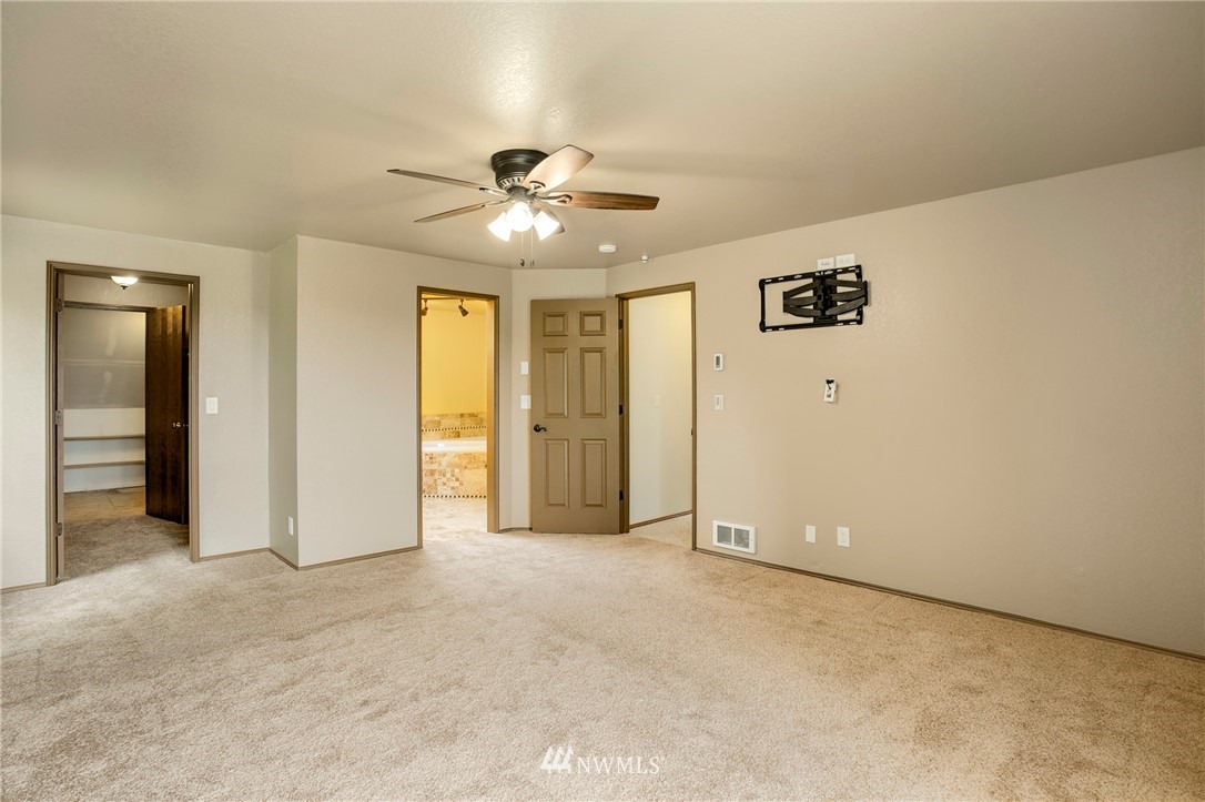 2111 South Lake Roesiger Road Snohomish, WA 98290 - Photo 18 of 39
