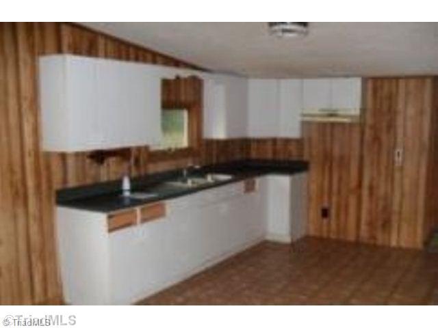 644 Foxwood Road Madison, NC 27025 - Photo 6 of 8 Kitchen.