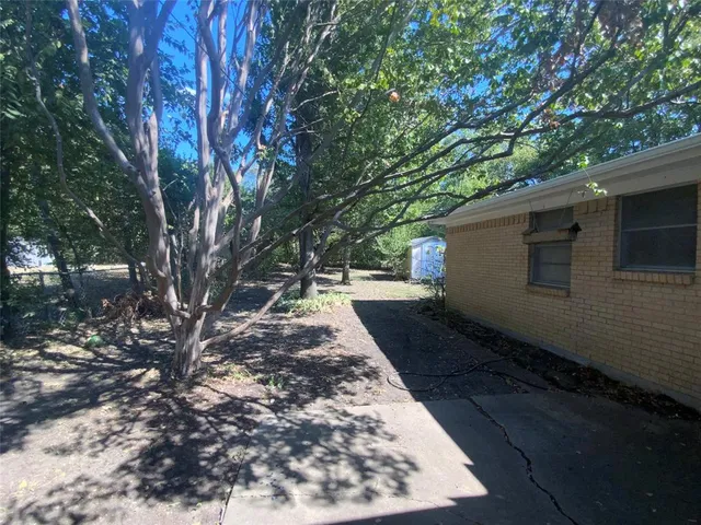 $175,000 | 556 Northwest Hillery Street, Burleson, TX 76028