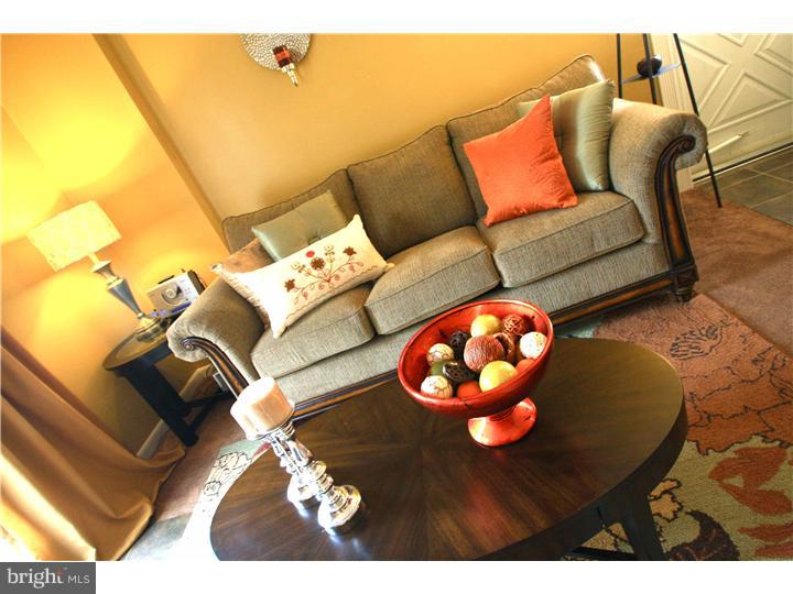 3811 Charteris Road Philadelphia, PA 19154 - Photo 3 of 19 Living Room