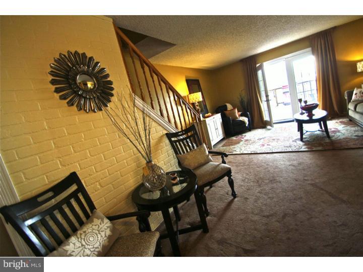 3811 Charteris Road Philadelphia, PA 19154 - Photo 7 of 19 Living Room