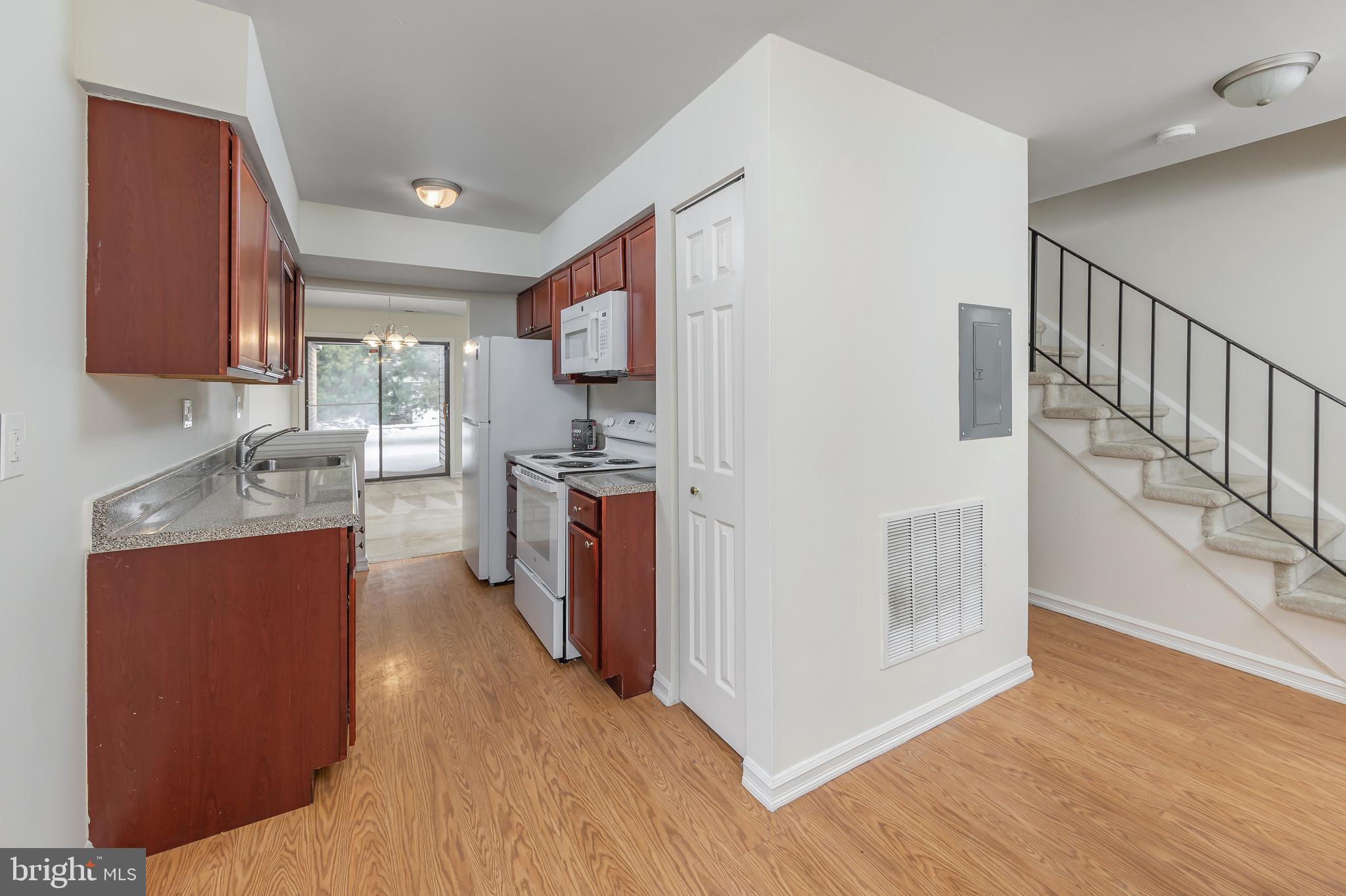 307 Meadowview Lindenwold, NJ 08021 - Photo 3 of 20