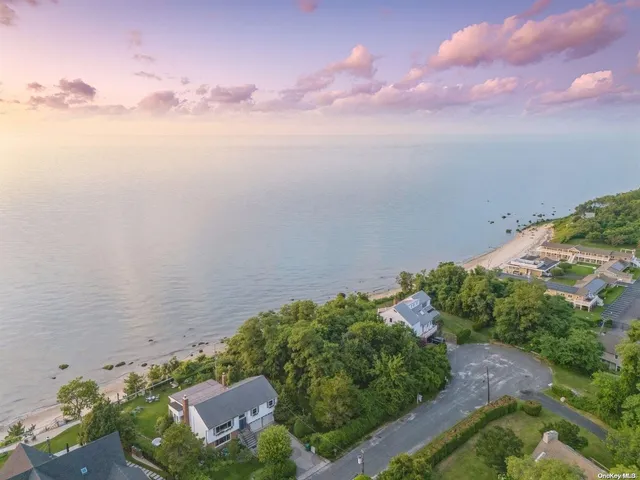 $1,999,000 | 895 Glen Court, Cutchogue, NY 11935