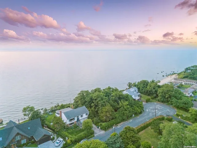 $1,999,000 | 895 Glen Court, Cutchogue, NY 11935