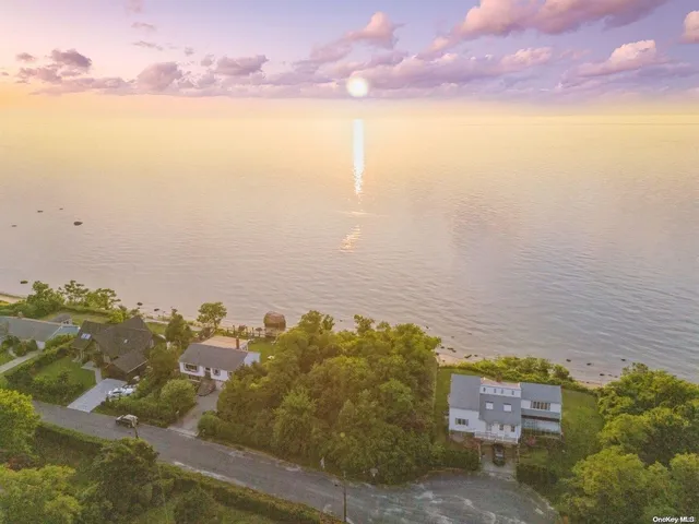 $1,999,000 | 895 Glen Court, Cutchogue, NY 11935