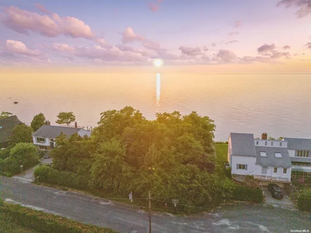 $1,999,000 | 895 Glen Court, Cutchogue, NY 11935