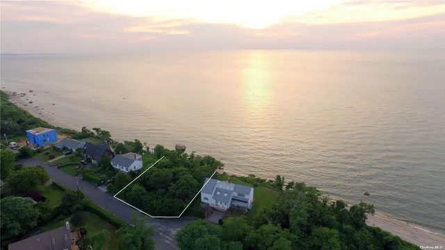 $1,999,000 | 895 Glen Court, Cutchogue, NY 11935