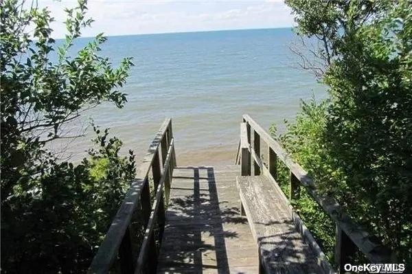 $1,999,000 | 895 Glen Court, Cutchogue, NY 11935