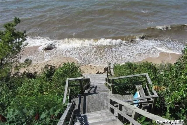 $1,999,000 | 895 Glen Court, Cutchogue, NY 11935