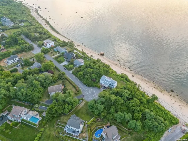 $1,999,000 | 895 Glen Court, Cutchogue, NY 11935