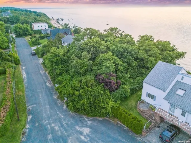 $1,999,000 | 895 Glen Court, Cutchogue, NY 11935