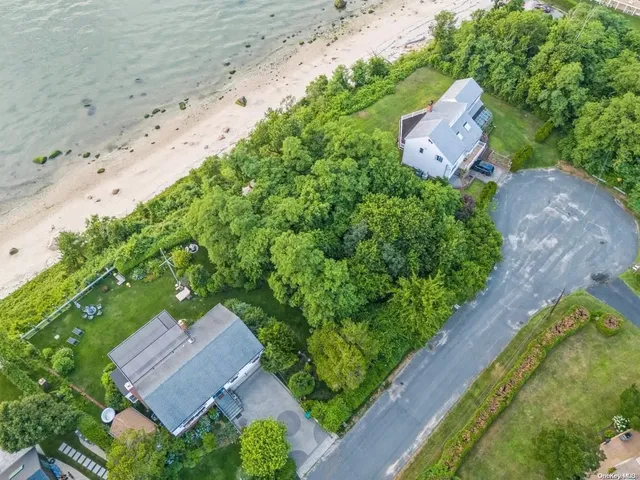 $1,999,000 | 895 Glen Court, Cutchogue, NY 11935