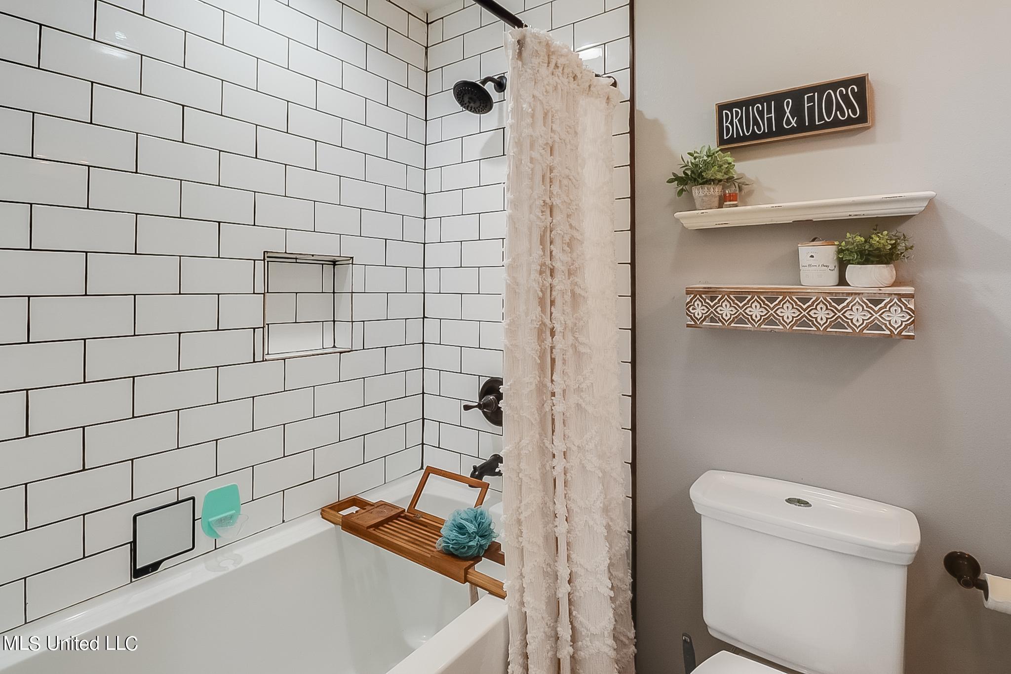 402 Jim Money Road Biloxi, MS 39531 - Photo 14 of 19 Photo Sep 19 2024, 1 08 26 PM (2)