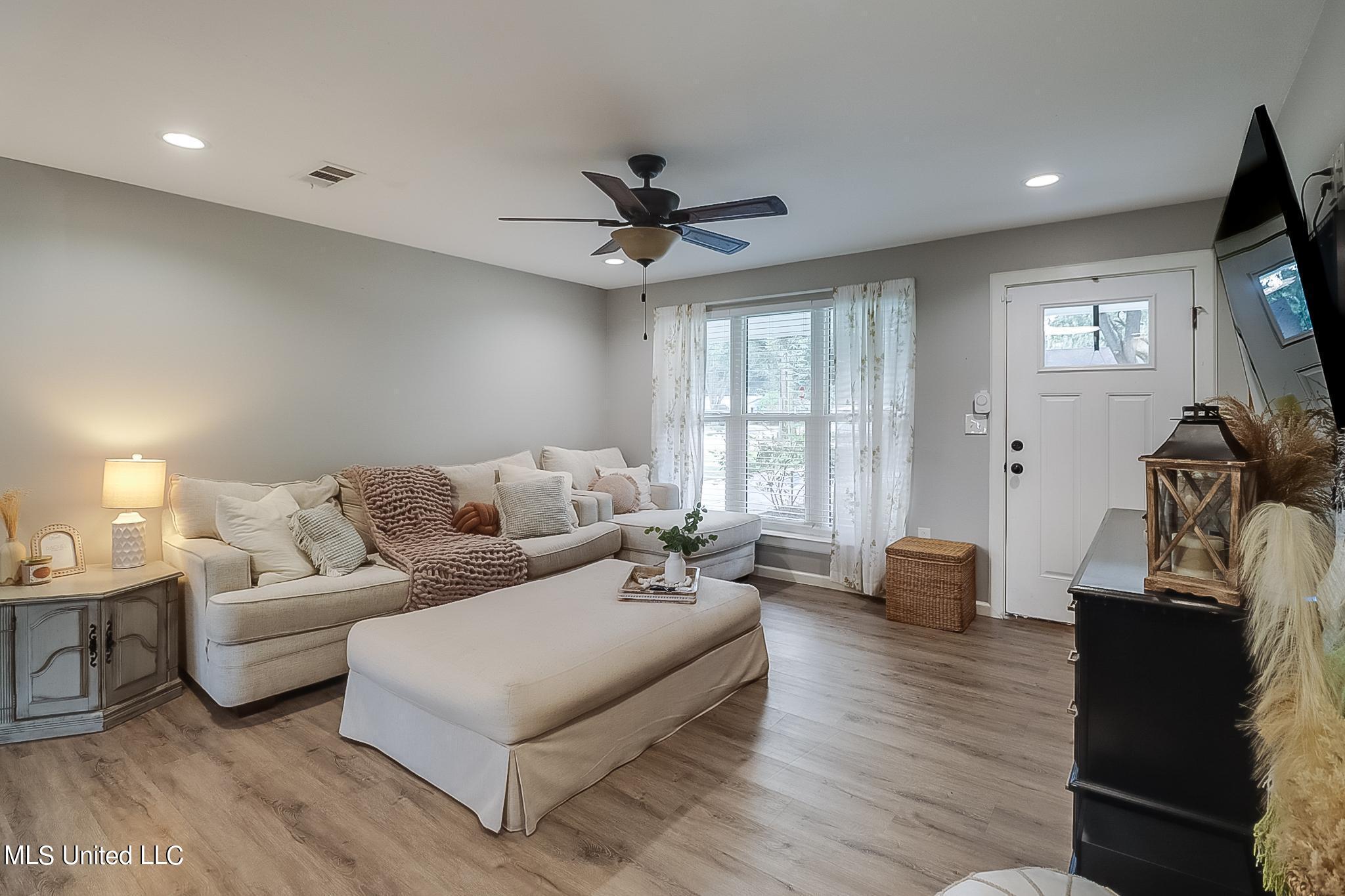 402 Jim Money Road Biloxi, MS 39531 - Photo 4 of 19 Photo Sep 19 2024, 1 15 38 PM