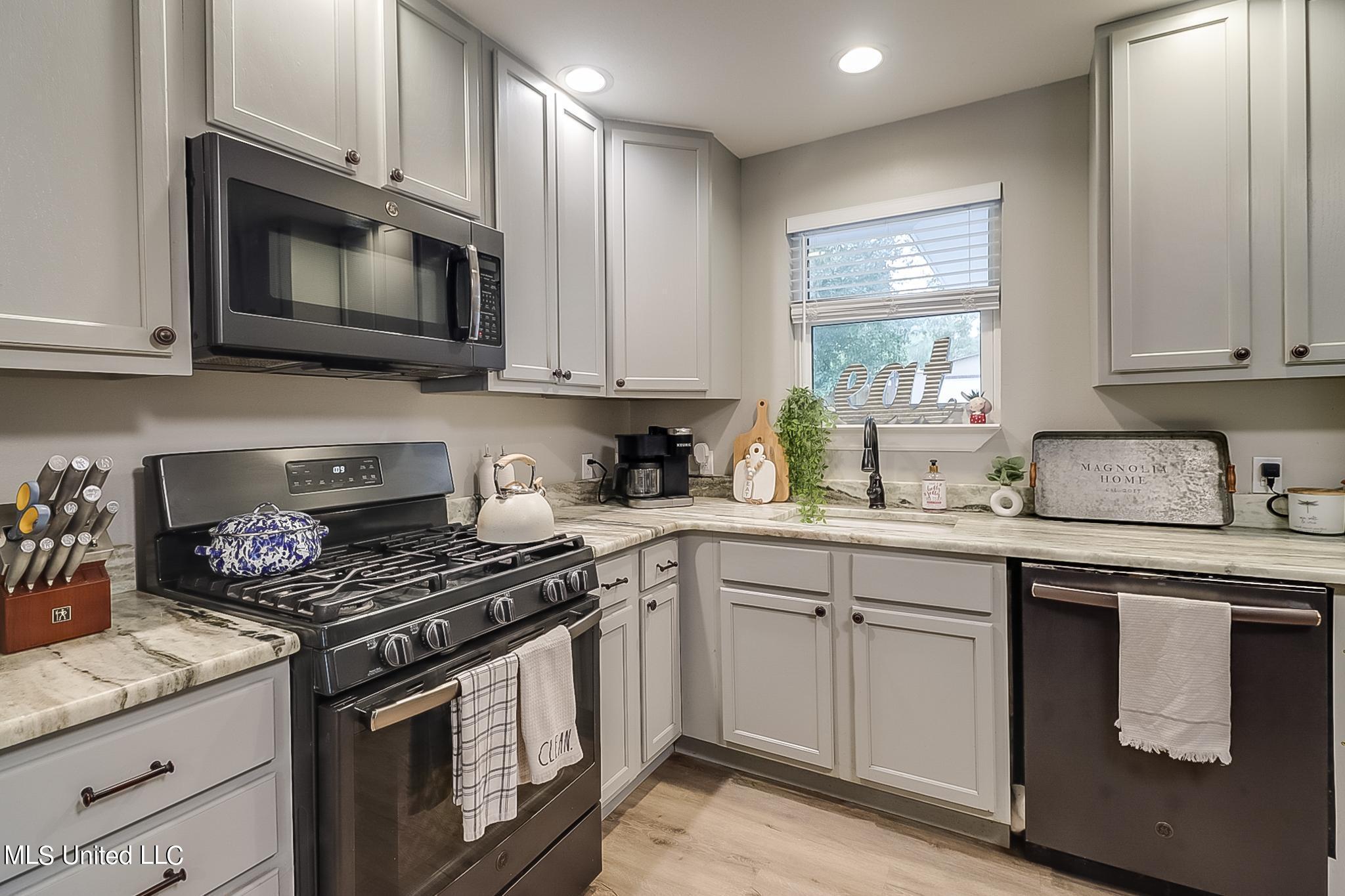 402 Jim Money Road Biloxi, MS 39531 - Photo 5 of 19 Photo Sep 19 2024, 1 14 58 PM (2)