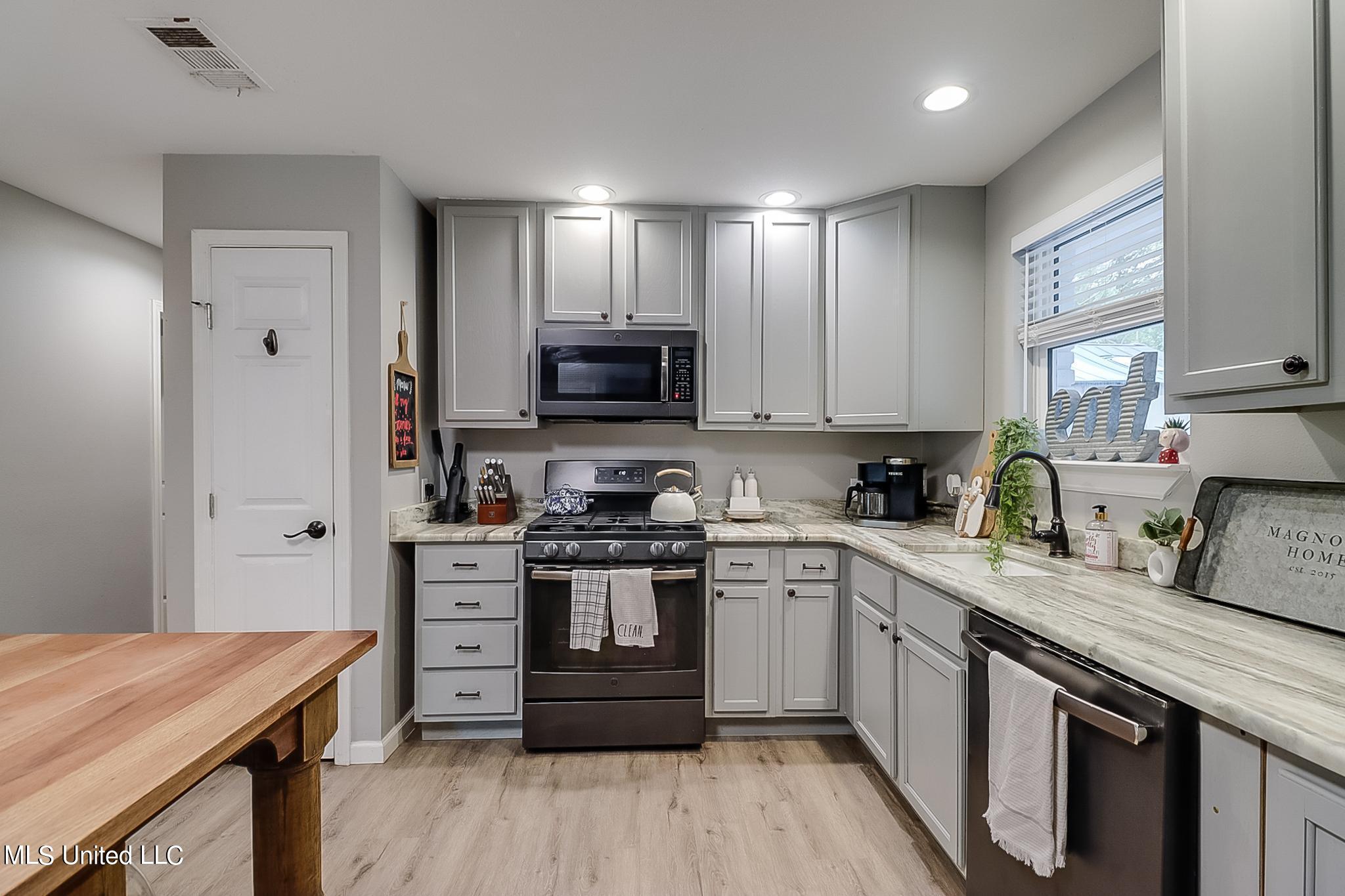 402 Jim Money Road Biloxi, MS 39531 - Photo 6 of 19 Photo Sep 19 2024, 1 15 59 PM (2)