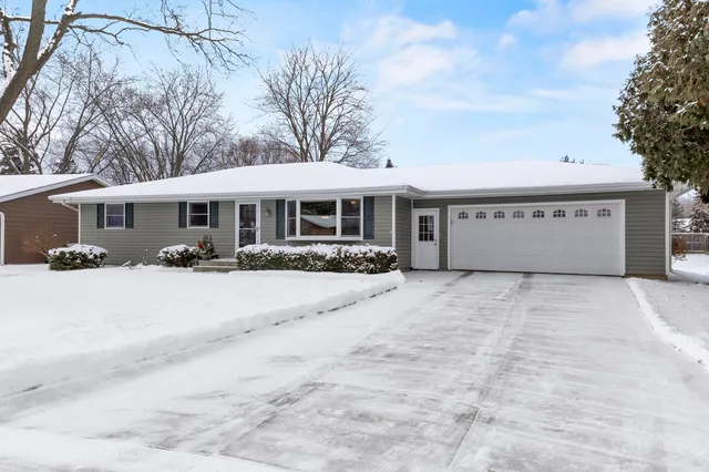$314,900 | 1729 North Blossom Drive, Appleton, WI 54914