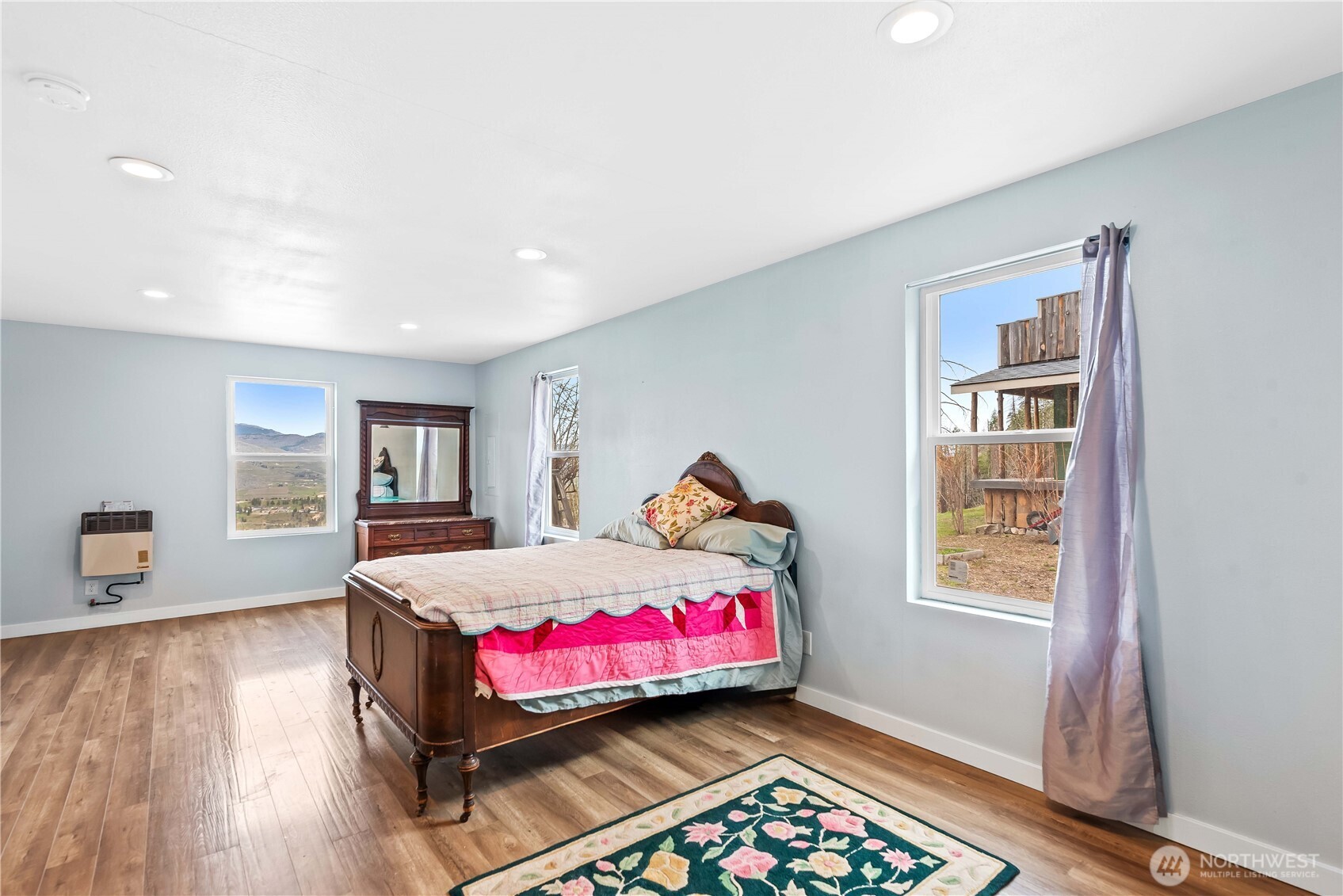 109 Granite Falls Road Chelan, WA 98816 - Photo 13 of 22 a bedroom with a bed and wooden floor