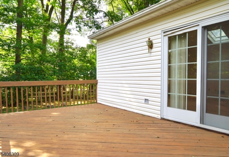 17 Wellington Road Livingston, NJ 07039 - Photo 17 of 20 a view of a balcony