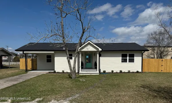 $369,000 | 555 St John Street, Bay St. Louis, MS 39520
