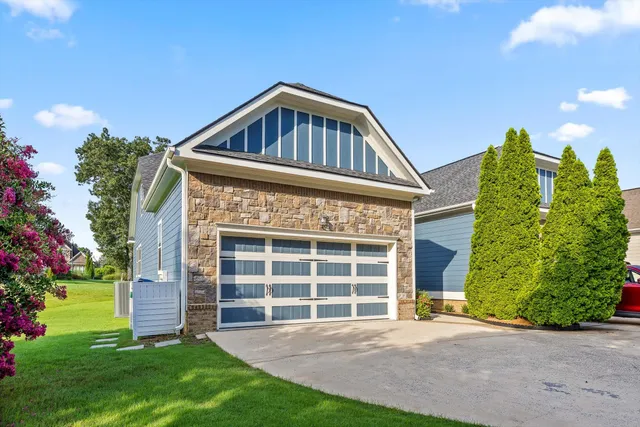 $400,000 | 8248 Towncreek Circle, Ooltewah, TN 37363