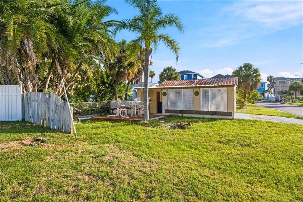 13104 4th Street East Madeira Beach, FL 33708 - Photo 8 of 29