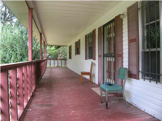 2980 Cynthia Road Jackson, MS 39209 - Photo 3 of 10 covered front porch