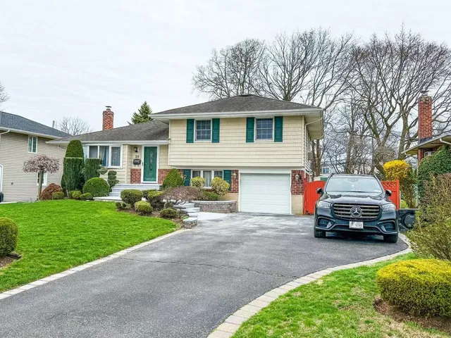 $845,000 | 28 Gates Avenue, Plainview, NY 11803